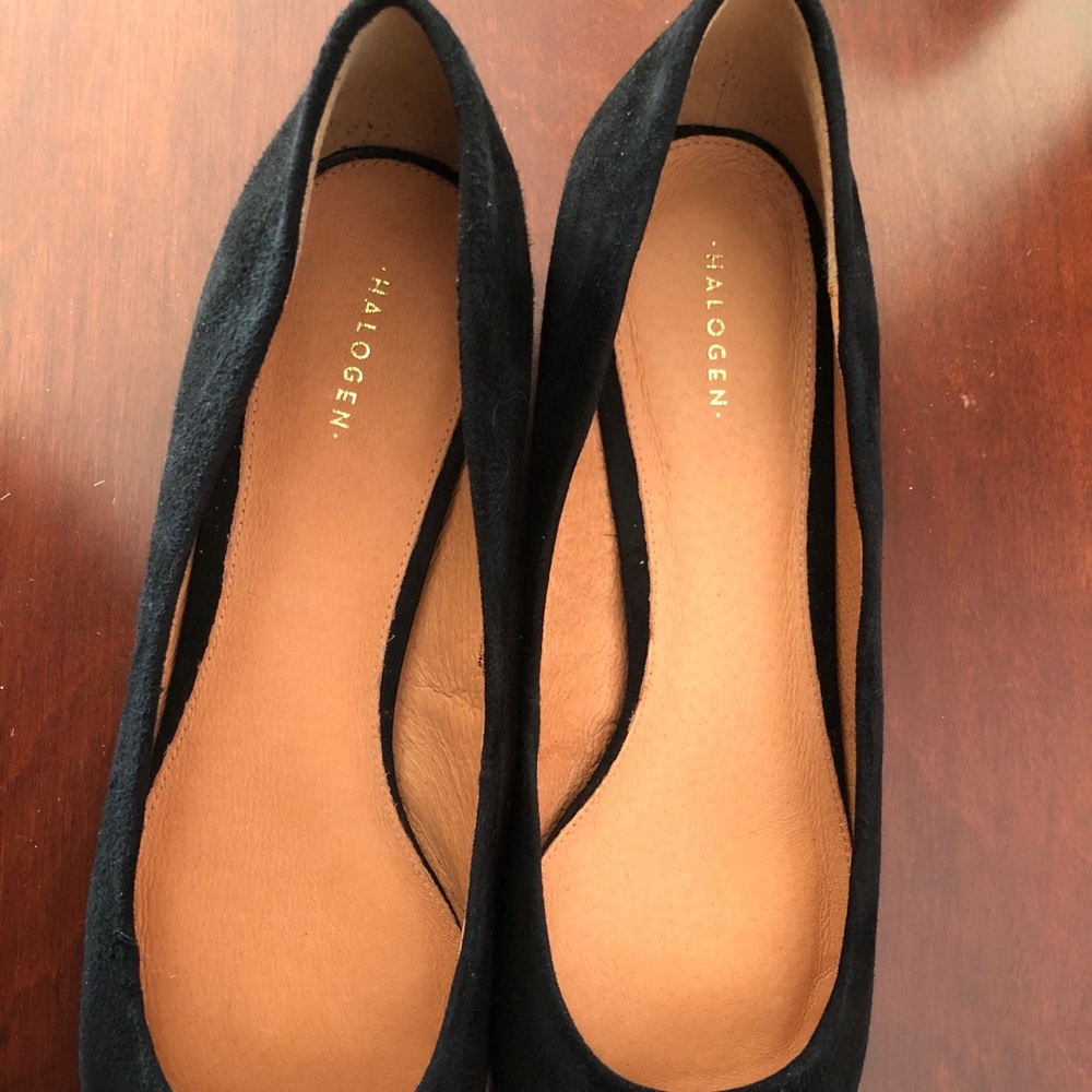 Halogen Suede Black Flats size 11. Heel 1”